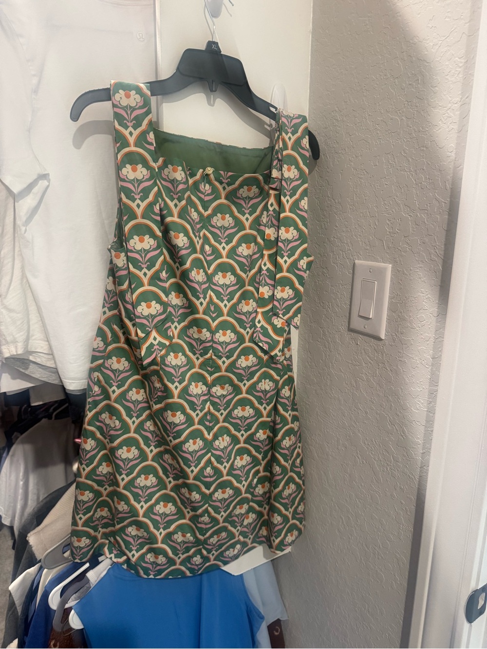 NWT Entro Sz L Green Floral Print Sleeveless Dress